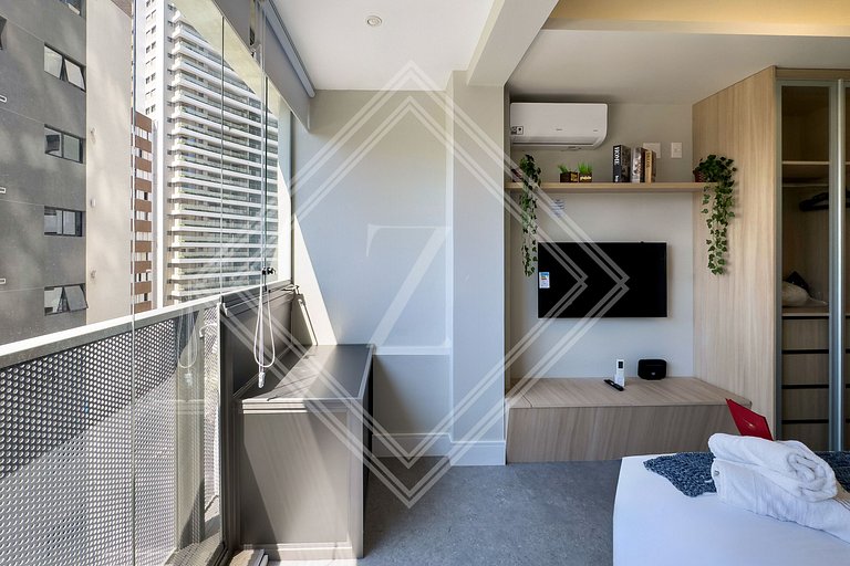 Zainalofts7Moema frente ao Hospital Alvorada 608BY