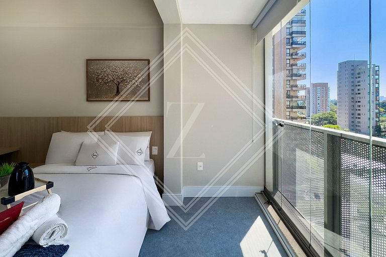 Zainalofts7Moema frente ao Hospital Alvorada 608BY