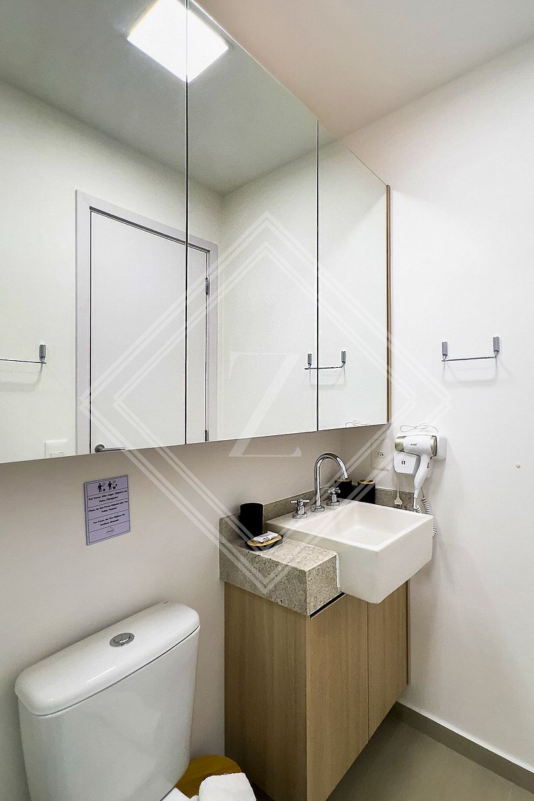 Zainalofts7Moema frente ao Hospital Alvorada 608BY