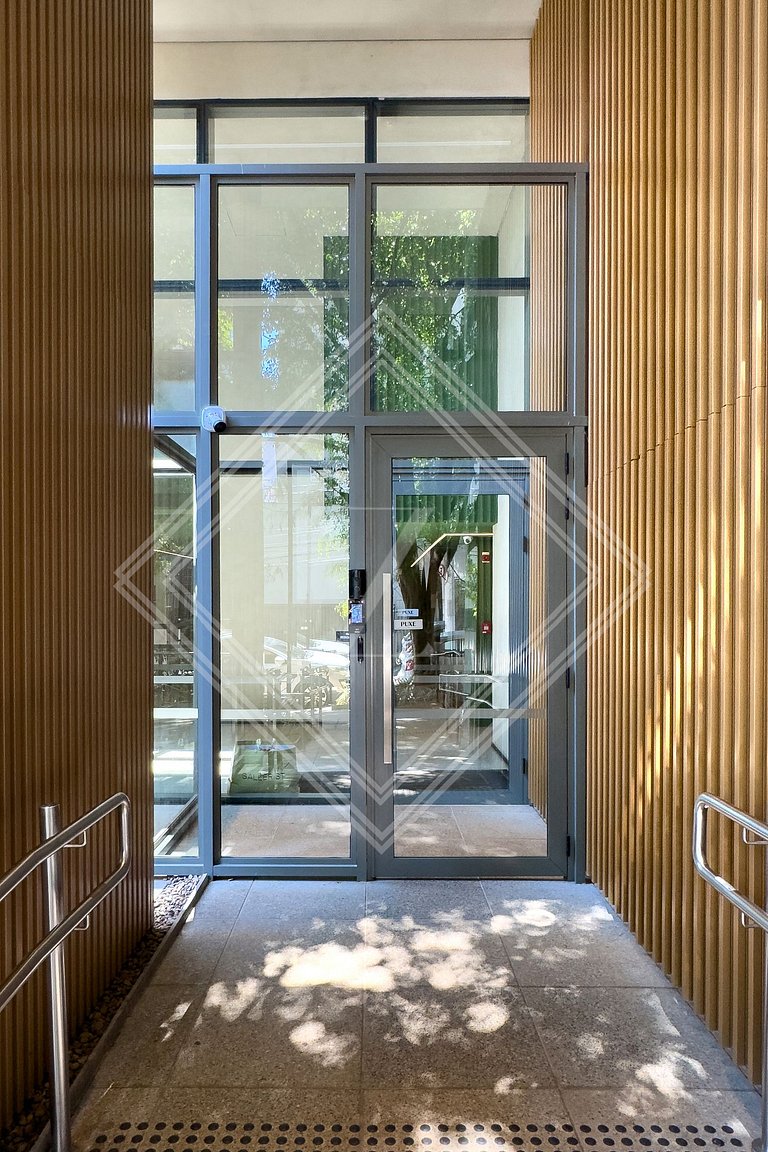 Zainalofts7Moema frente ao Hospital Alvorada 608BY