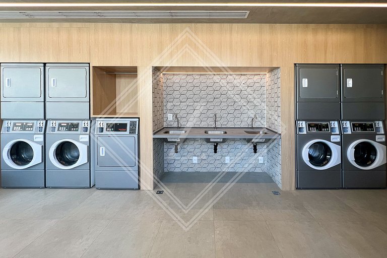 Zainalofts7Moema frente ao Hospital Alvorada 812BY