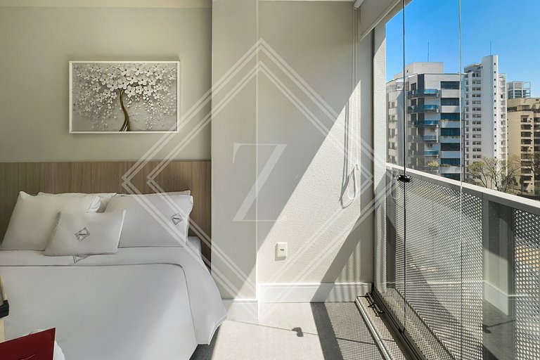 Zainalofts7Moema frente ao Hospital Alvorada 812BY